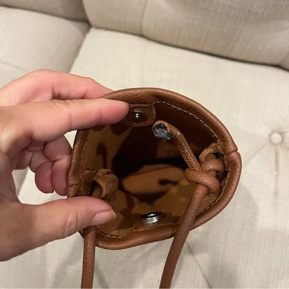 Mugrs Crossbody vegan leather bags Brown pebbled leather bag Embossed logo - Picture 5 of 10